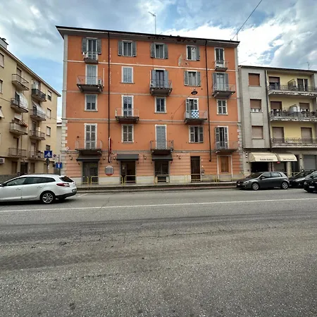 A Due Passi Dal Centro, Valentino's Lejlighed *