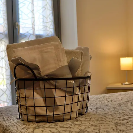 A Due Passi Dal Centro, Valentino's アパート *