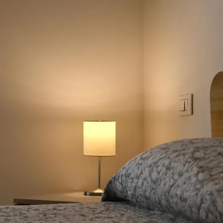 A Due Passi Dal Centro, Valentino's